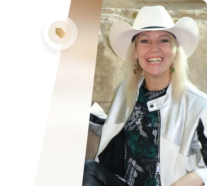 Nattolie Chilton smiling in a white cowboy hat